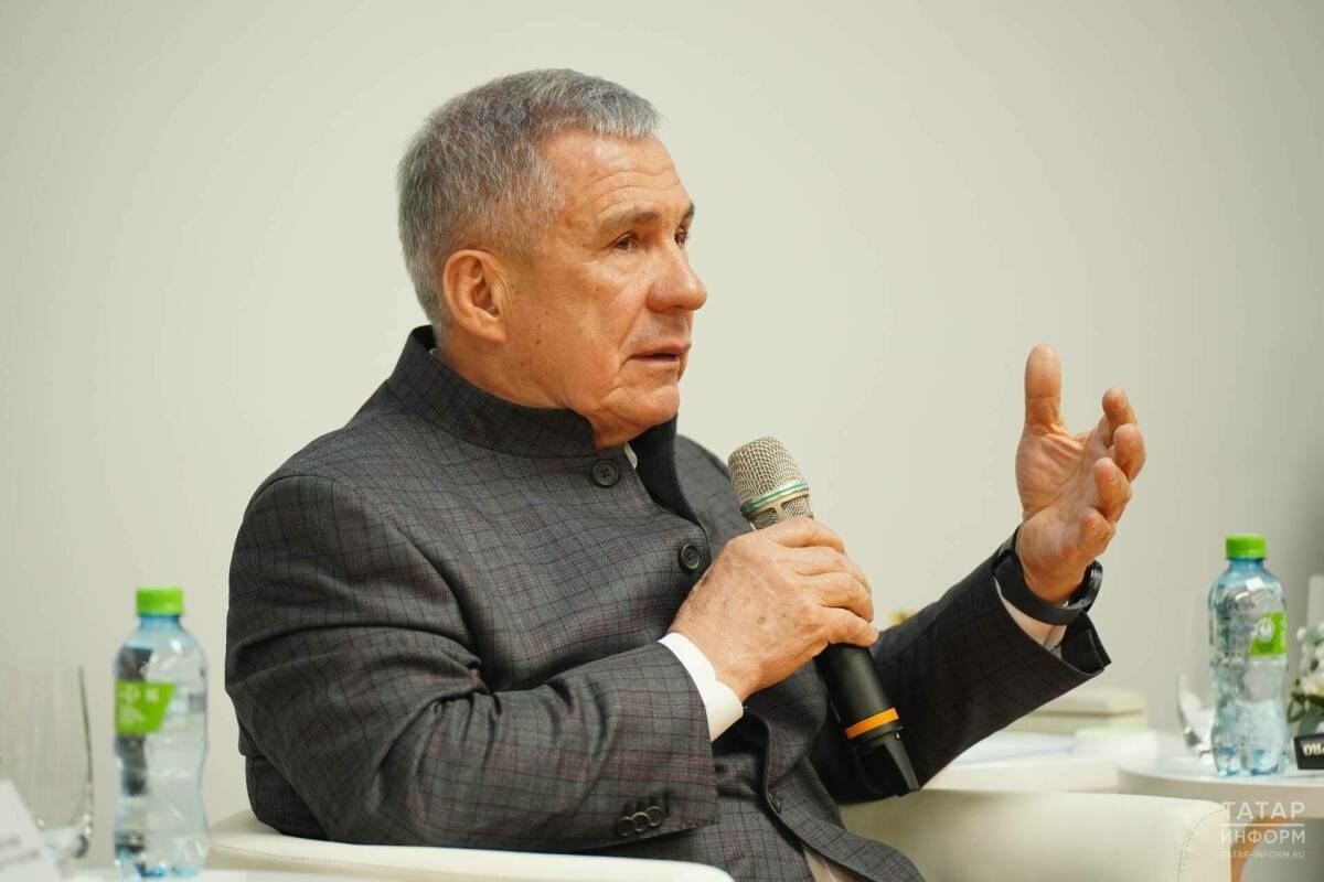 Рөстәм Миңнеханов йорт түбәләрен кардан чистартуда контрольне көчәйтергә кушты