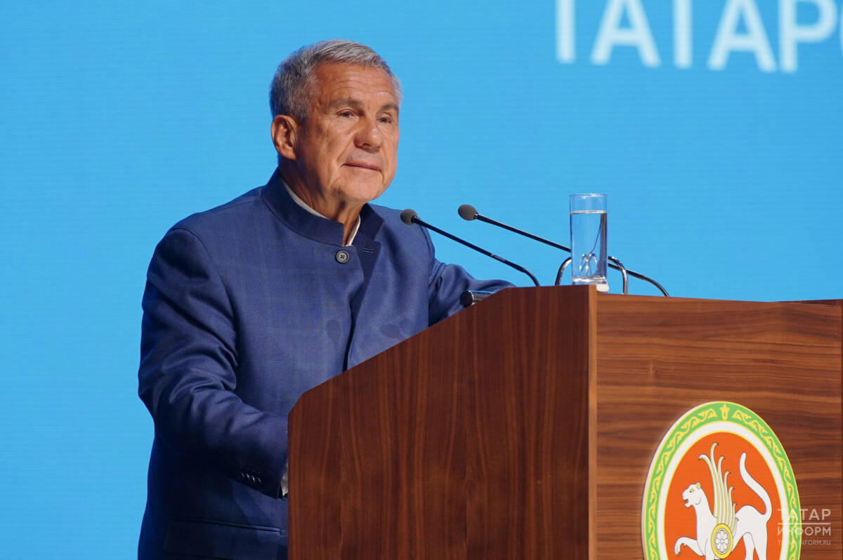 Рөстәм Миңнеханов Ватанны саклаучылар көне уңаеннан видео күрсәтте