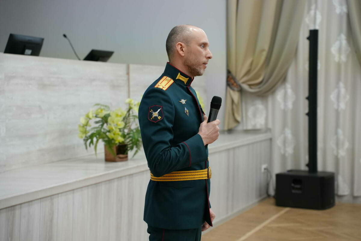 Казан кооператив институтында махсус операция ветераны катнашында батырлык дәресе узды