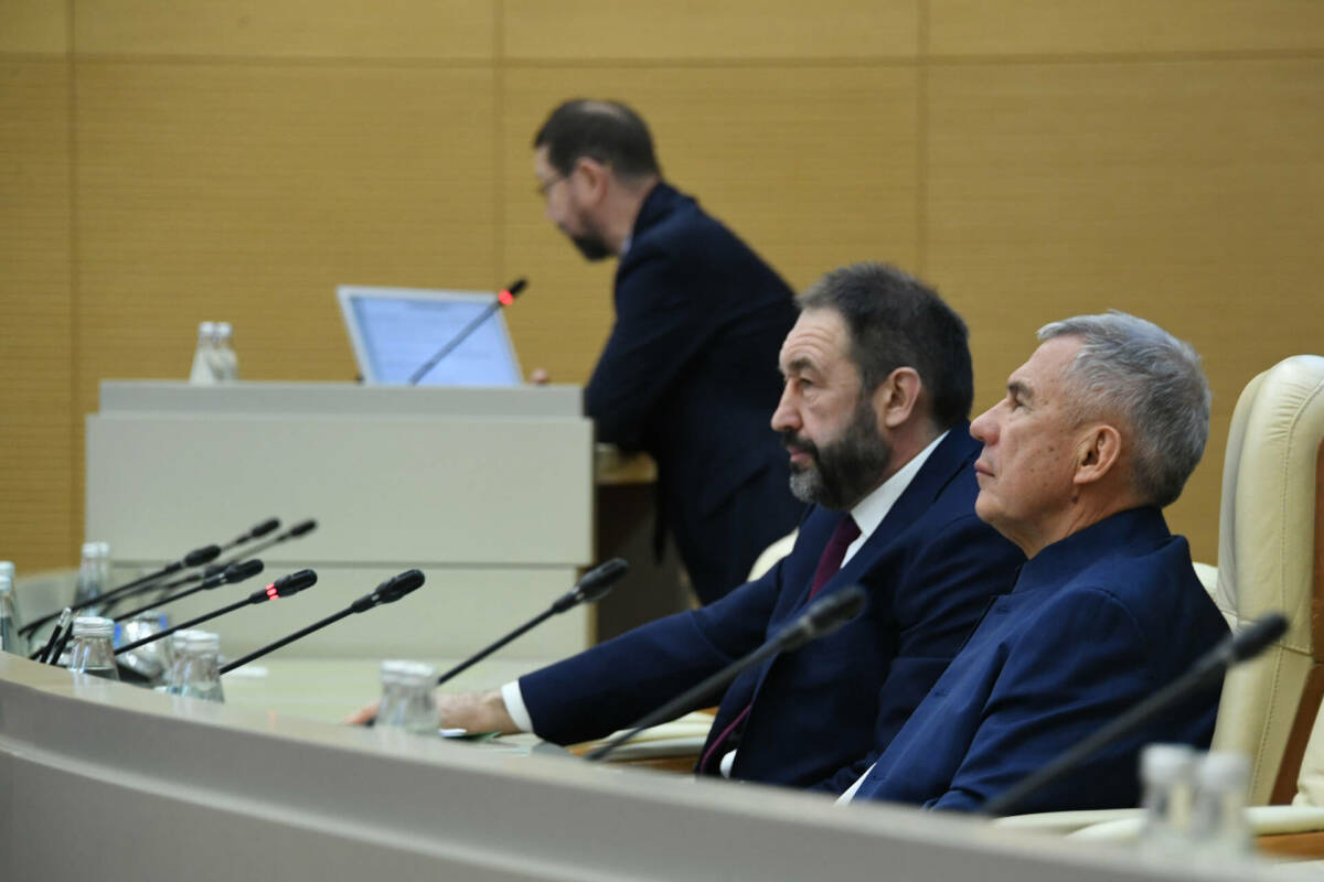 Миңнеханов «Татнефтехиминвест-холдинг» директорлар советы утырышын үткәрде