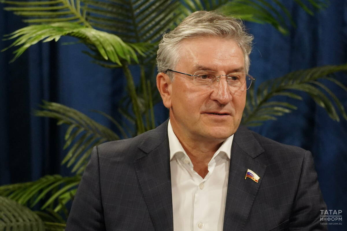 Фәррахов Татарстан депутатларының хөкүмәт вәкилләре белән очрашуы турында сөйләде