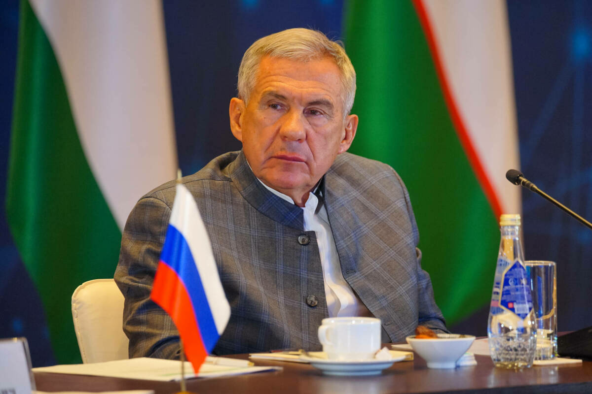 Миңнеханов Албазин төрмәсе күчермәсендә һәм «Патриот» хәрби-патриотик паркында булды