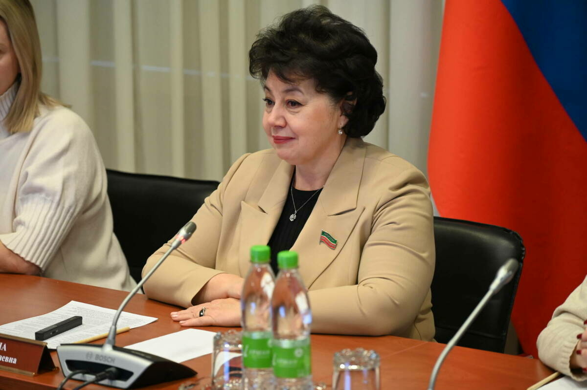 Лилия Маврина: Дәүләт хезмәткәрләренең эше гражданнарга ярдәм итүгә юнәлдерелергә тиеш