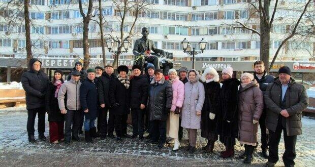 Мәскәүдә татар оешмалары җитәкчеләре Тукай һәйкәленә чәчәкләр салды