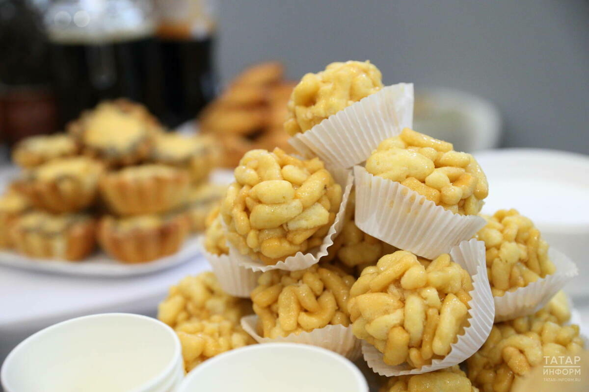 Ураза вакытында ялгышып берәр ни ашасаң, нишләргә кирәк – имам җавабы