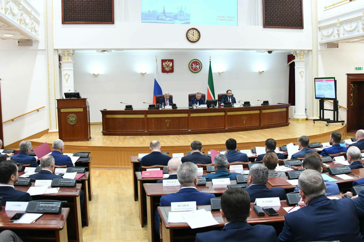 Миңнеханов буллингка һәм яшүсмерләр җинаятьчелегенә каршы чараларны көчәйтергә чакырды