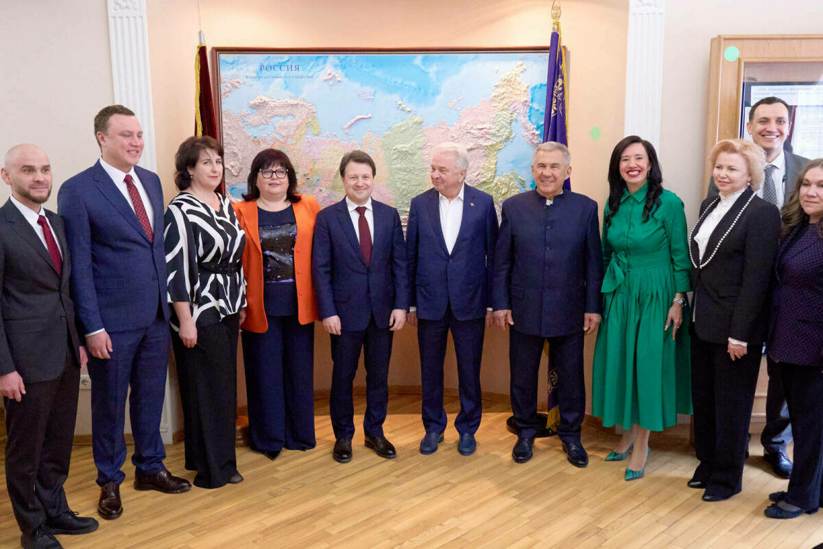 Рөстәм Миңнеханов Россия кооперация университетында булды, аңа профессор исемен бирделәр