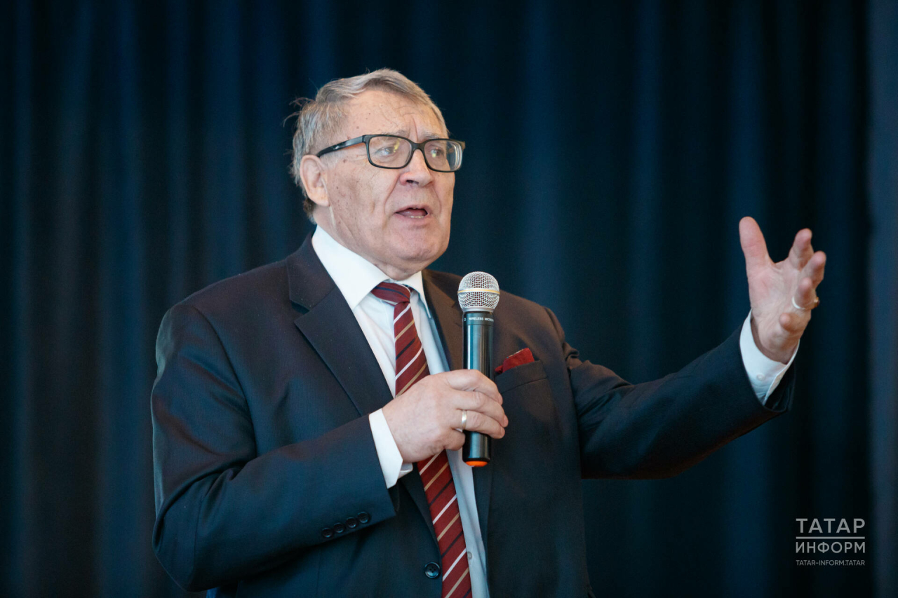 Татарстанның халык шагыйре Рәдиф Гаташның юбилеена багышланган әдәби кичә үтә