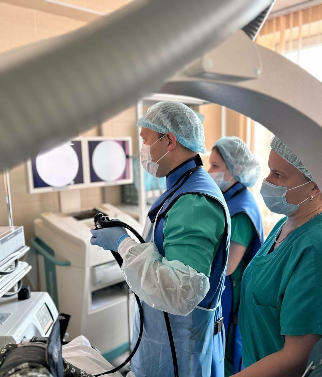 Чаллының Ашыгыч ярдәм хастаханәсе табиблары үт юлыннан бернинди кисемсез зур таш алган