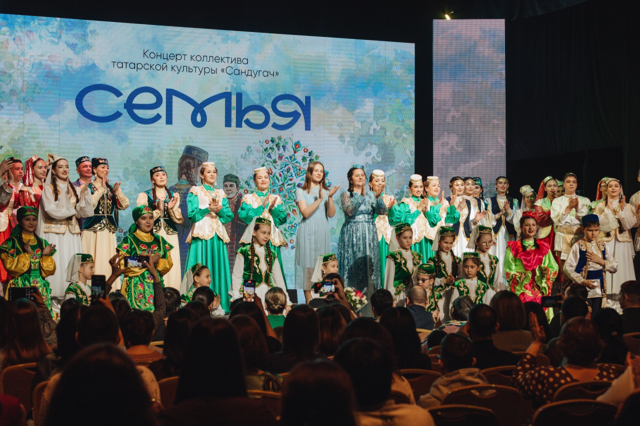 Сургутның «Сандугач» татар мәдәнияте коллективы гаилә традицияләре турында концерт куйган