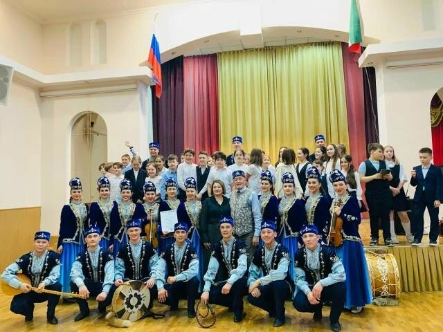 Тукайның 140 еллыгы уңаеннан Фольклор музыкасы дәүләт ансамбле сәнгать дәресләре үткәрә