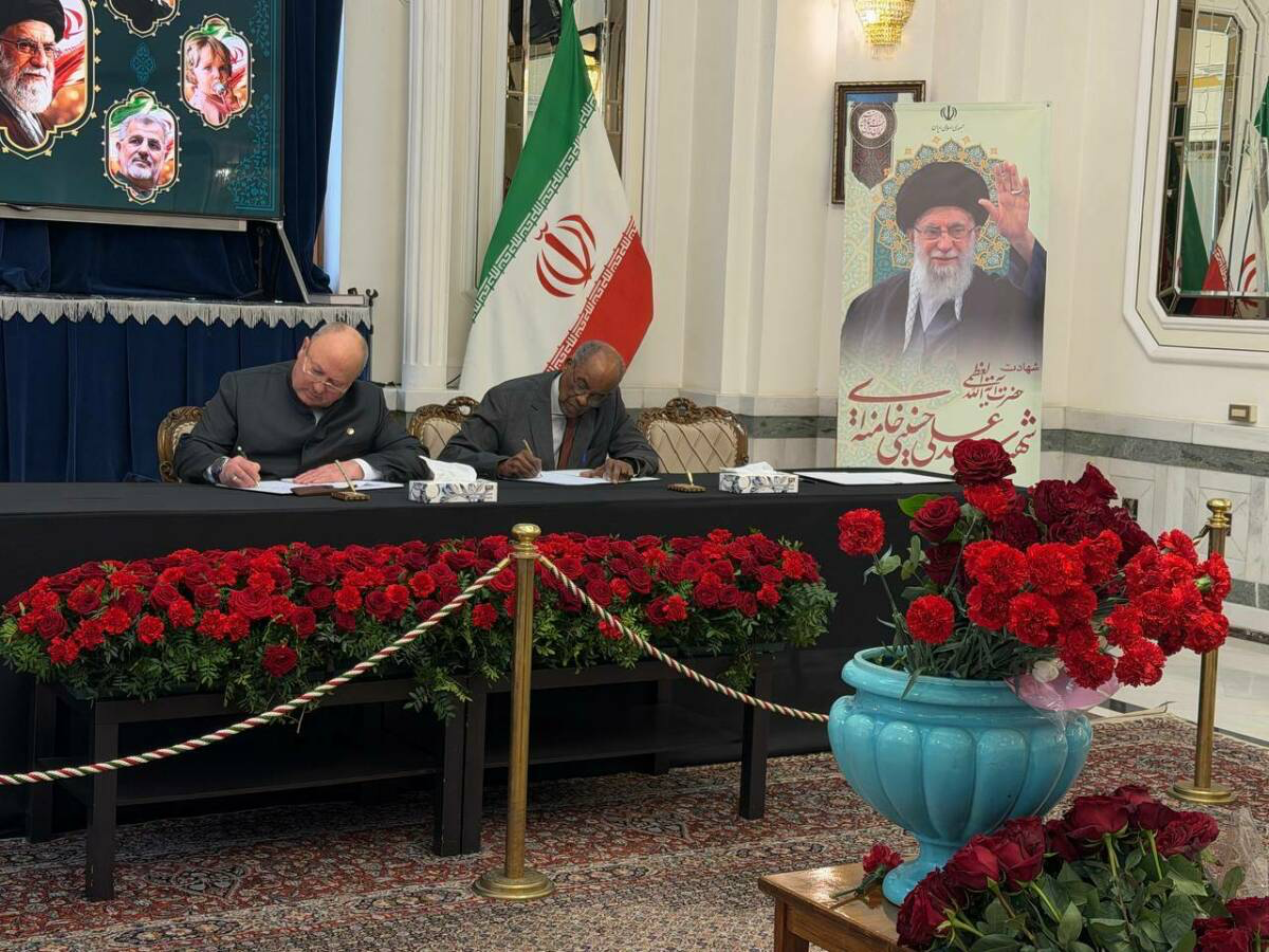 Равил Әхмәтшин Мәскәүдәге Иран илчелегендә кайгы уртаклашу китабында язу калдырды