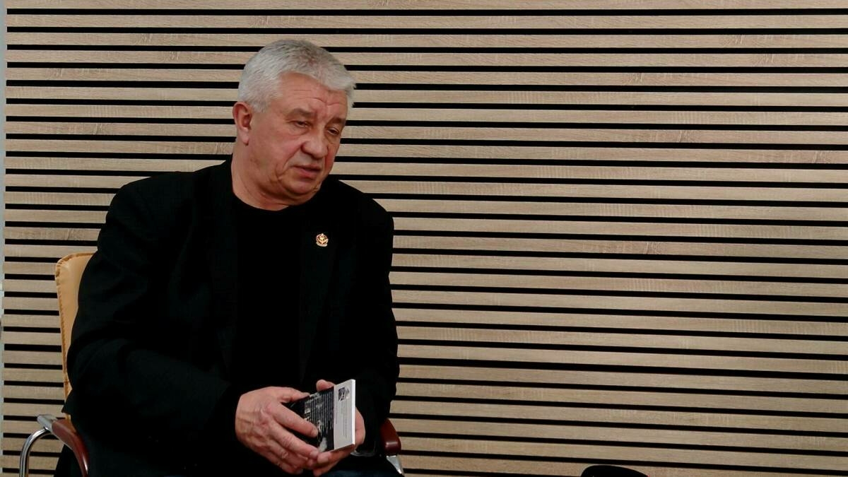 Махсус хәрби операция ветераны алгы сызыктагы вакыйгалар турында берничә китап чыгарган