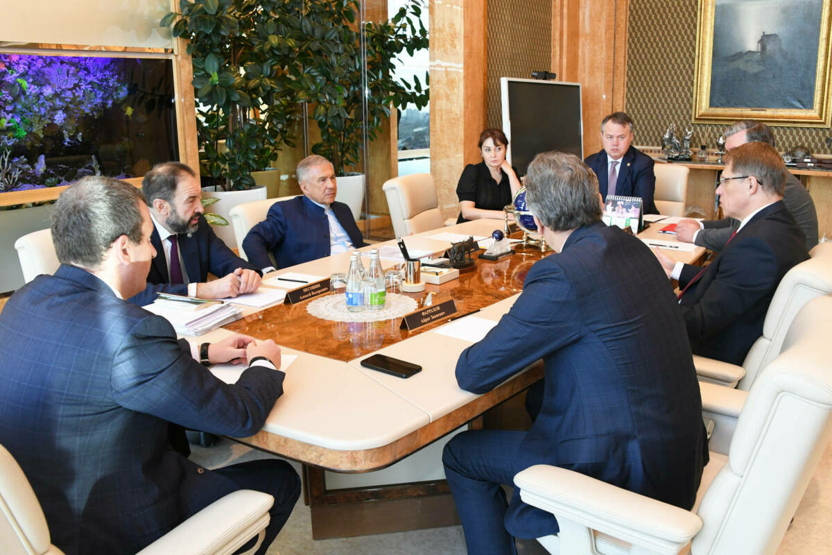 Миңнеханов Мурашко белән «Нефтехим»да зыян күрүчеләргә ярдәм күрсәтү турында сөйләште