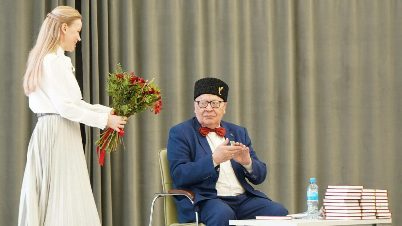 Гүзәл Сәгыйтова: Рәдиф Гаташ - хатын-кызларны күтәргән, аларны зурлаган шагыйрь