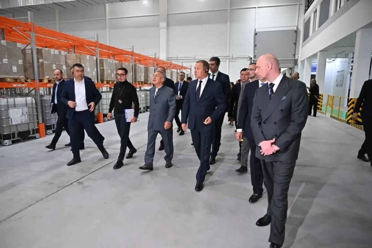 Миңнеханов Үзбәкстанга визиты барышында Нәвоидагы сәнәгать паркында булды