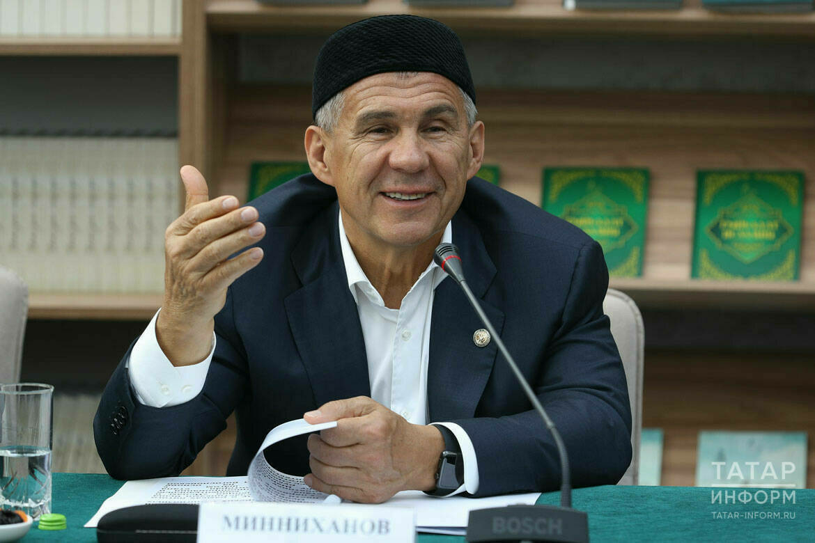 Рөстәм Миңнеханов Татарстан халкын Туган тел көне һәм Тукайның 140 еллыгы белән котлады