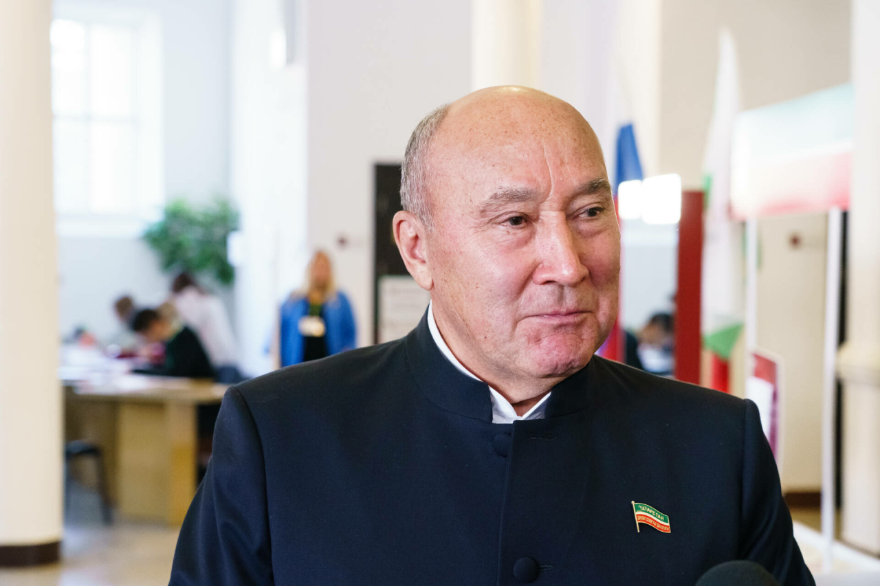 Марат Әхмәтов Татарстан халкын Россия парламентаризмы көне белән котлады