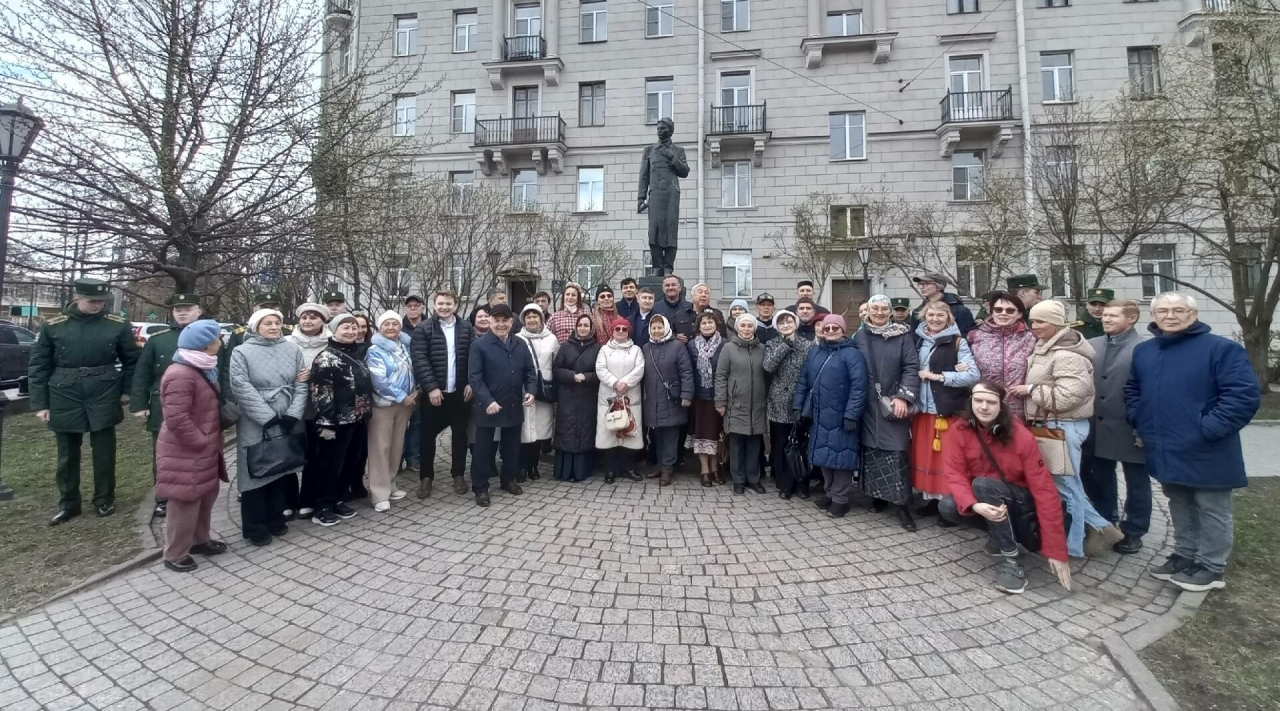 Санкт-Петербургта Габдулла Тукай һәйкәленә чәчәкләр салу тантанасы булды