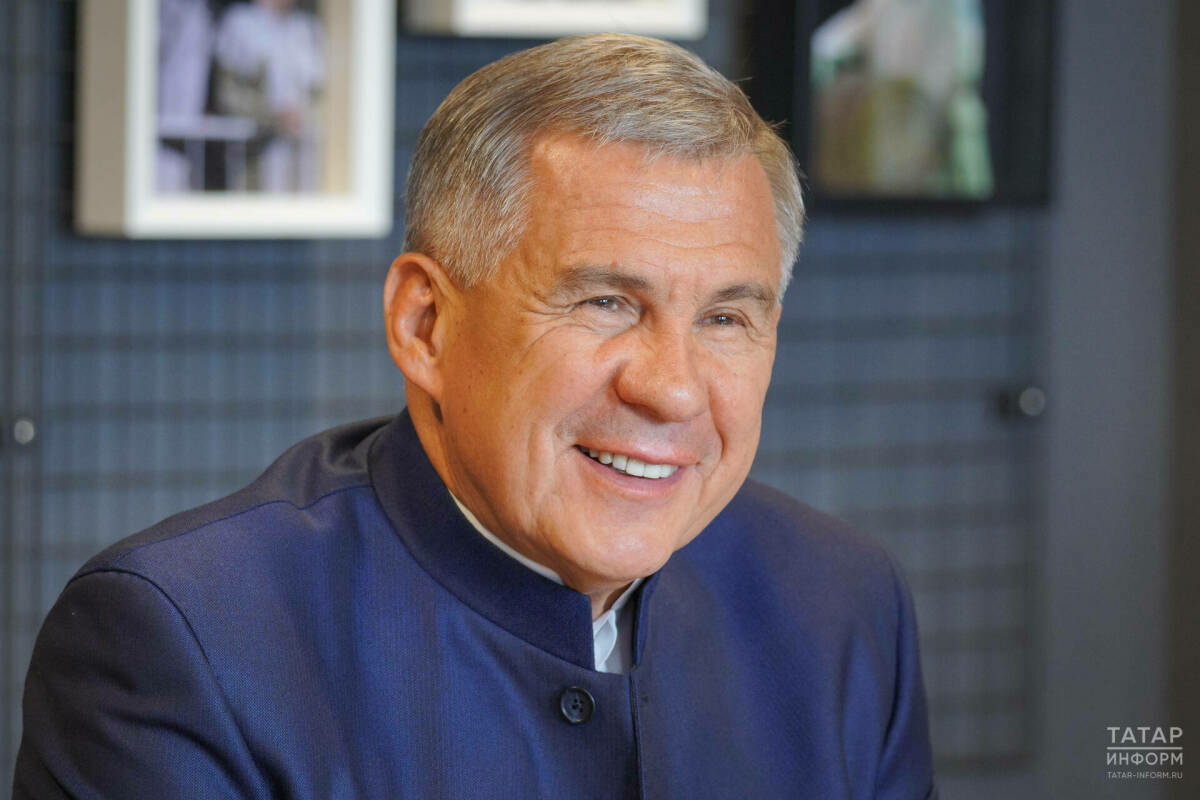 Рөстәм Миңнеханов Татарстан хәрбиләрен бүләкләүне күрсәтте