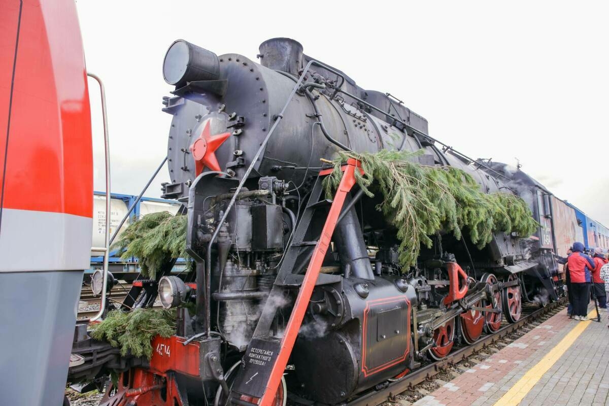 Әлмәткә «Җиңү паровозы» килде һәм бәйрәм программасының үзәгенә әверелде