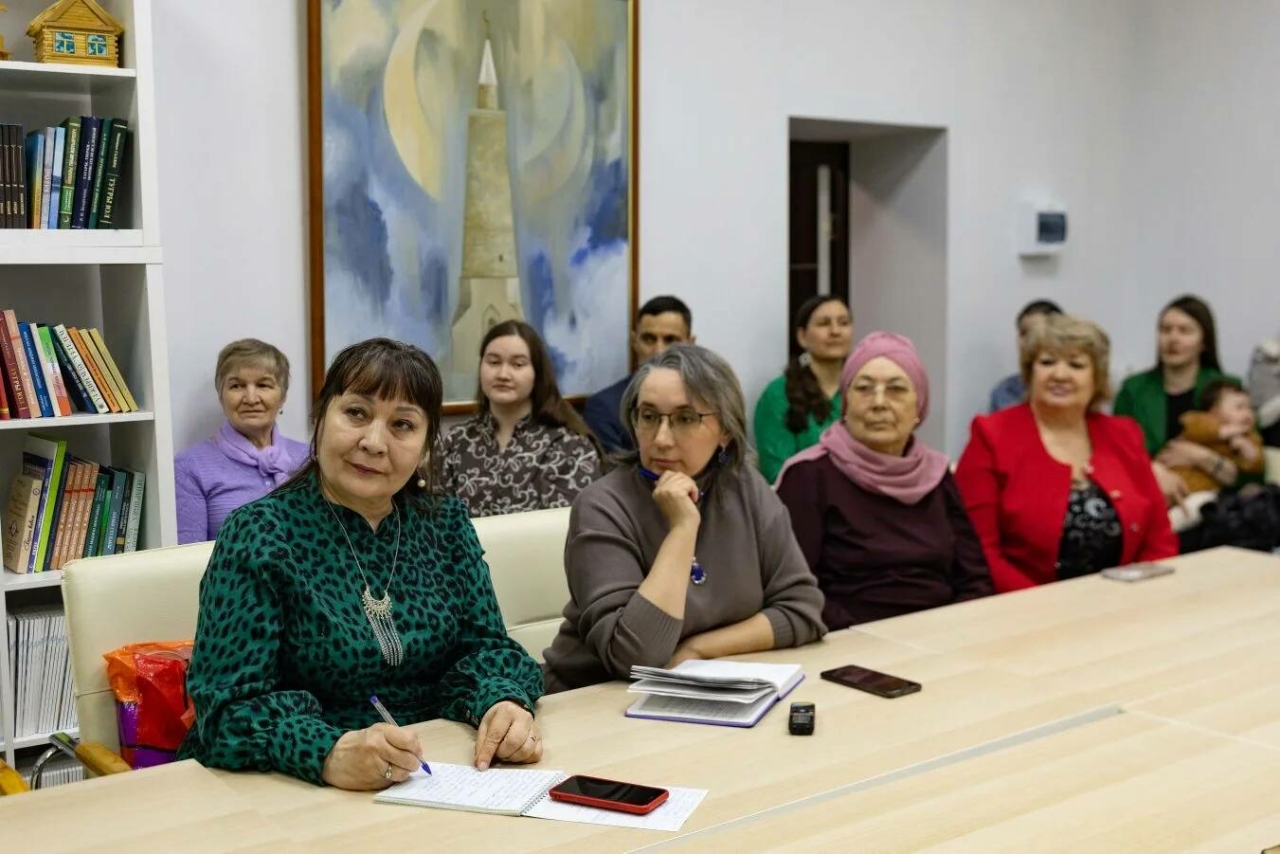 Тәрбия һәм туган тел күпере: Уфада ике республика әниләре тәҗрибә уртаклашты