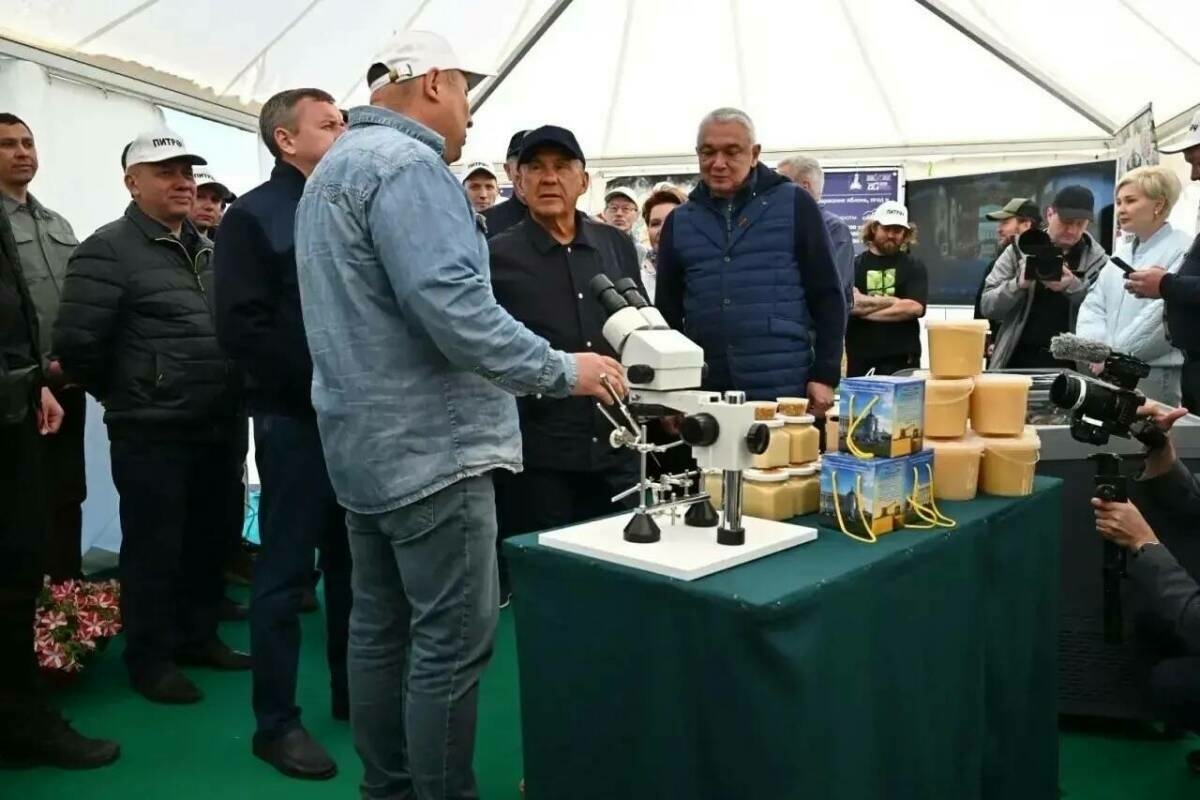 Рөстәм Миңнеханов Питрәч районында язгы кыр эшләренең барышы белән танышты