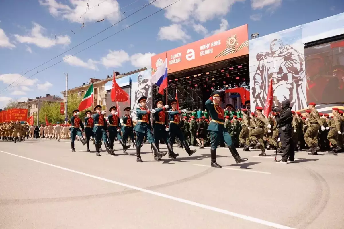 Әлмәт башлыгы 9 Майда эшләгән табиблар, волонтерлар һәм хокук саклаучыларга рәхмәт әйтте