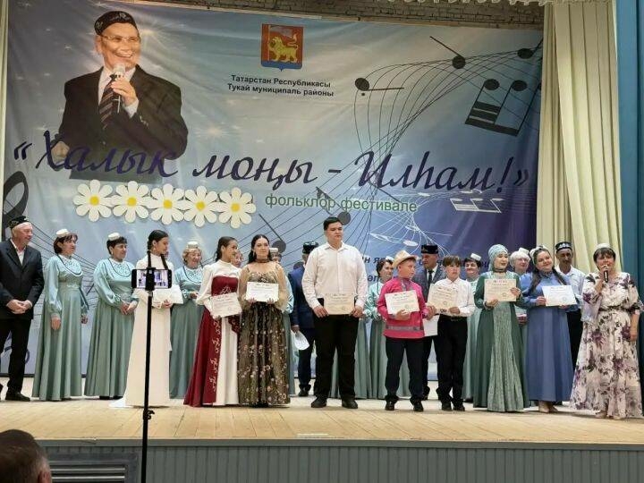 Тукай районы Яңа Бүләк авылында Илһам Шакировка багышланган концерт-җыр фестивале узды