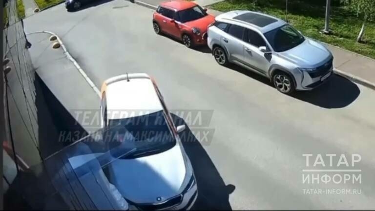 Казанда каршеринг автомобиле торак йортка бәрелгән