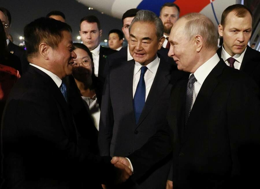 Владимир Путин ике көнлек эш сәфәре белән Кытайга килде