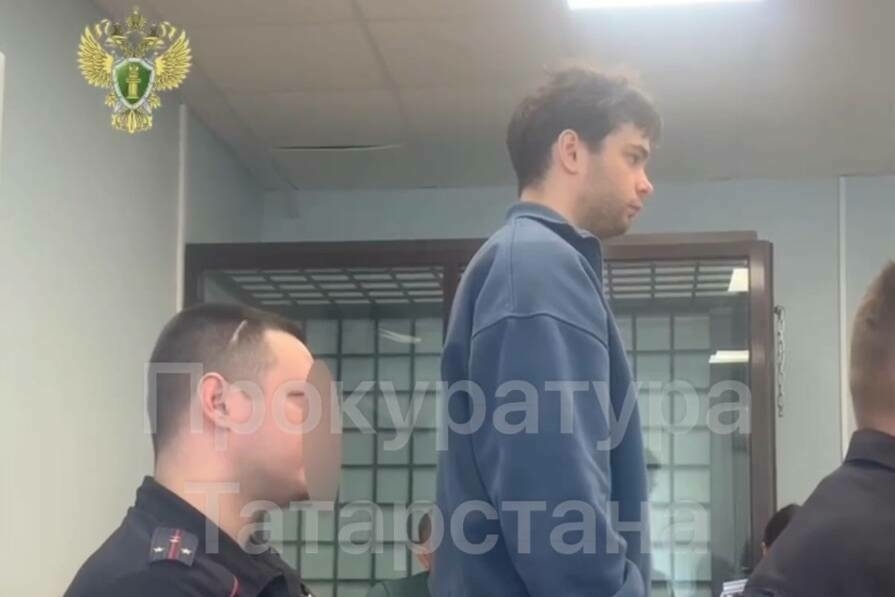 Казанда кыз баладан 2 миллион сумлык зәркән эшләнмәләре алган курьер тоткарланды