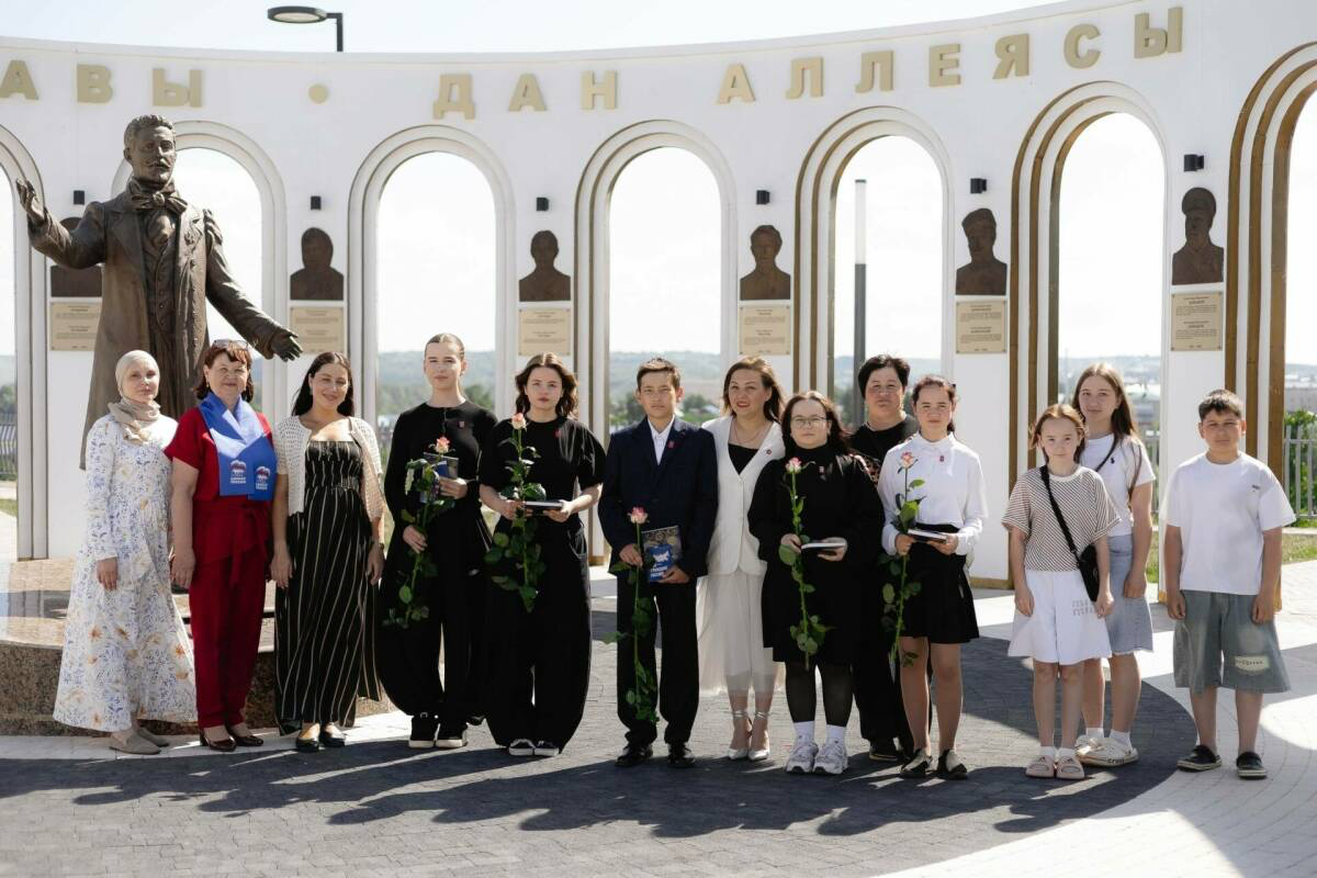 Россия көнендә Мамадыштагы яңа Дан аллеясында паспортлар тапшыру тантанасы узды