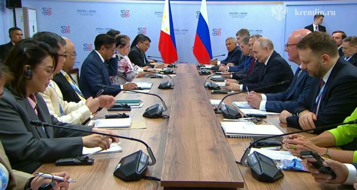 Владимир Путин Казанда Филиппин Президенты белән очрашты