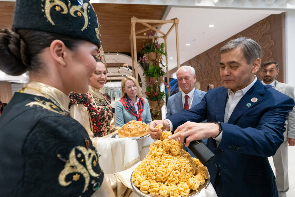 Шанхай хезмәттәшлек оешмасы вәкиле «Татарстанда җитештерелгән» күргәзмәсен карады