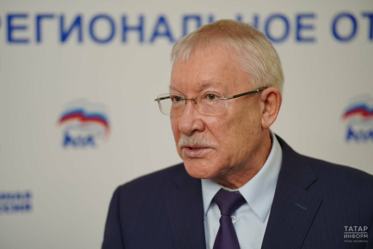 Дума депутаты Олег Морозов медицина хезмәткәрләрен һөнәри бәйрәмнәре белән котлады