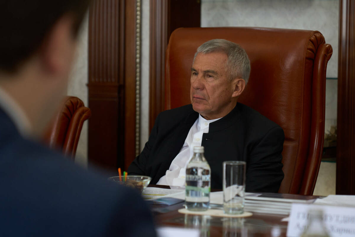 Миңнеханов Мәскәүдә Кара металлургия фәнни-тикшеренү институты җитәкчелеге белән очрашты