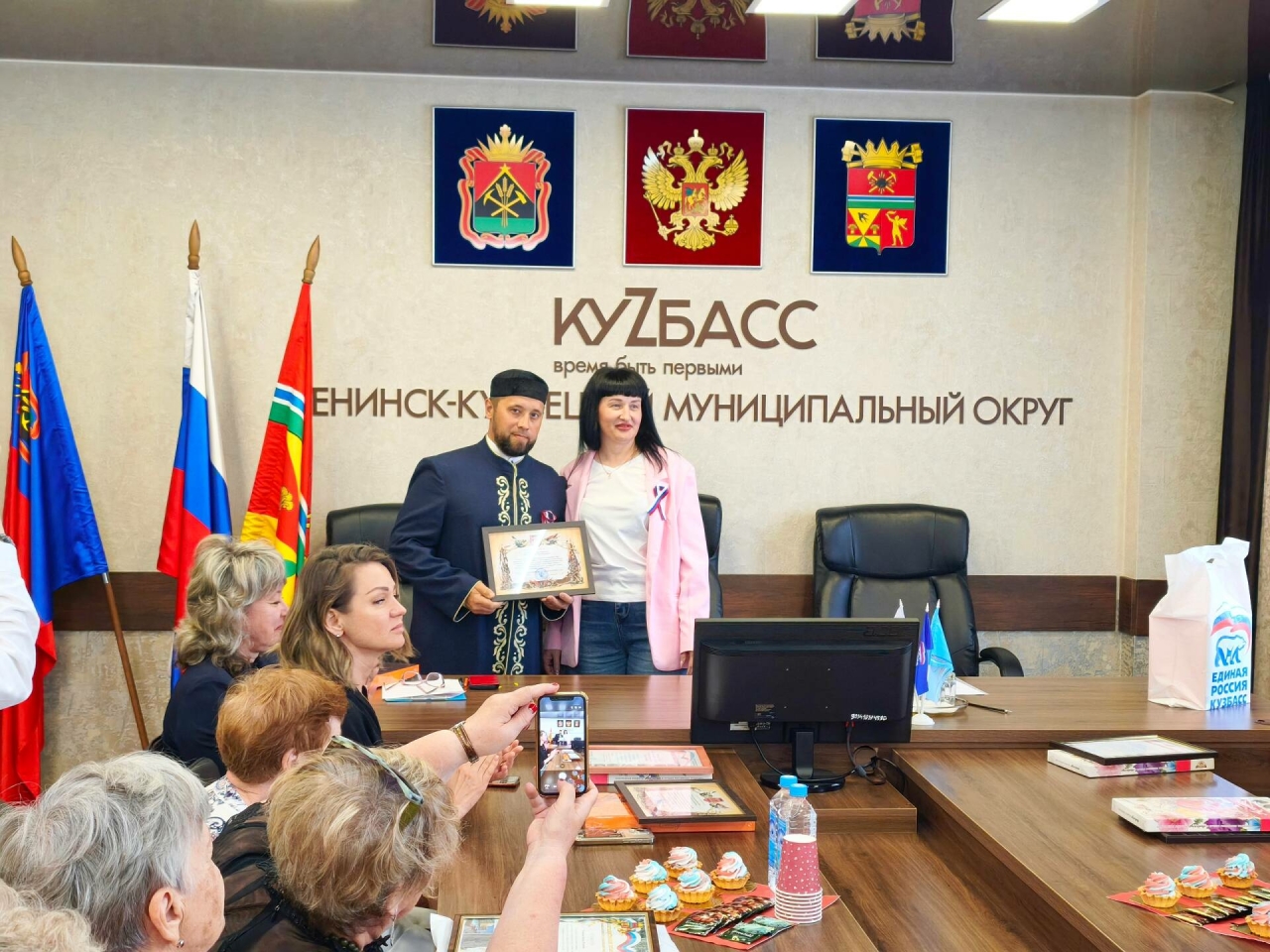 Кузбасс Диния нәзарәте вәкиленә махсус операциягә ярдәм иткән өчен Рәхмәт хаты тапшырылды