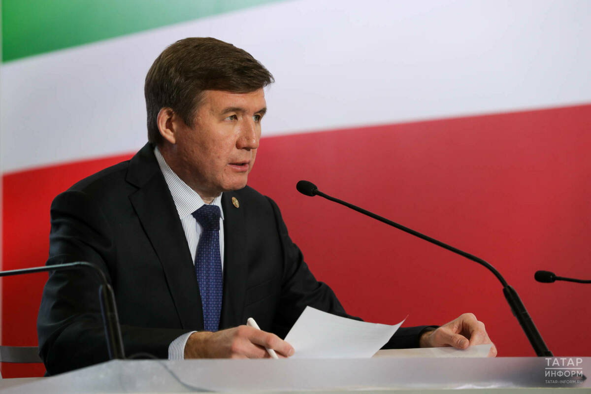 Мидхәт Шаһиәхмәтов Уйлап табучылар һәм рационализаторлар көне белән котлады