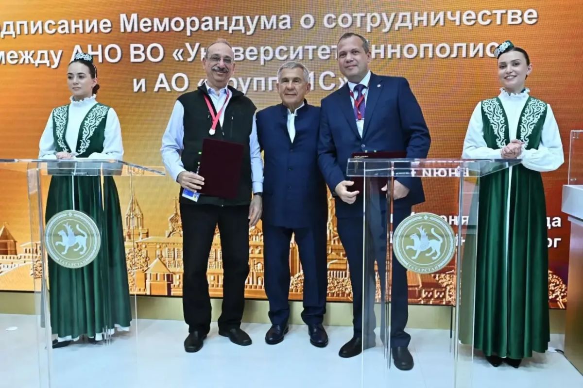 Иннополис университеты һәм «1С» төркеме Рөстәм Миңнеханов катнашында меморандум имзалады