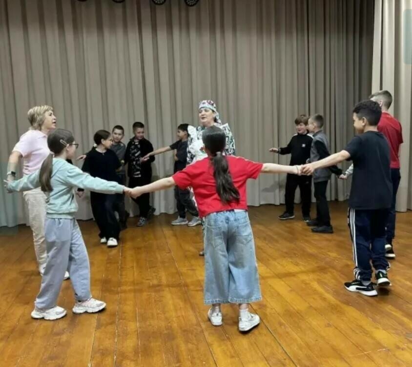 Яшел Үзәндә «Әбиләребез уйнаган уеннар» дип аталган хәрәкәтле уеннар бәйрәме узган