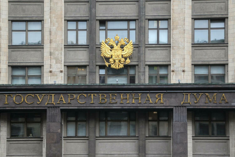 Бюджет хезмәткәрләренә мәҗбүри 13нче эш хакы түләү турында закон проекты Думага кертелде