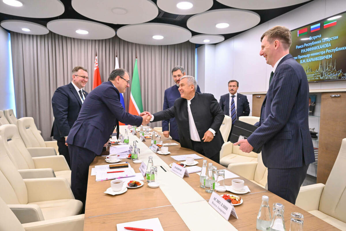 Миңнеханов Нефть-газ химиясе форумы кырларында Белоруссия вице-премьеры белән очрашты
