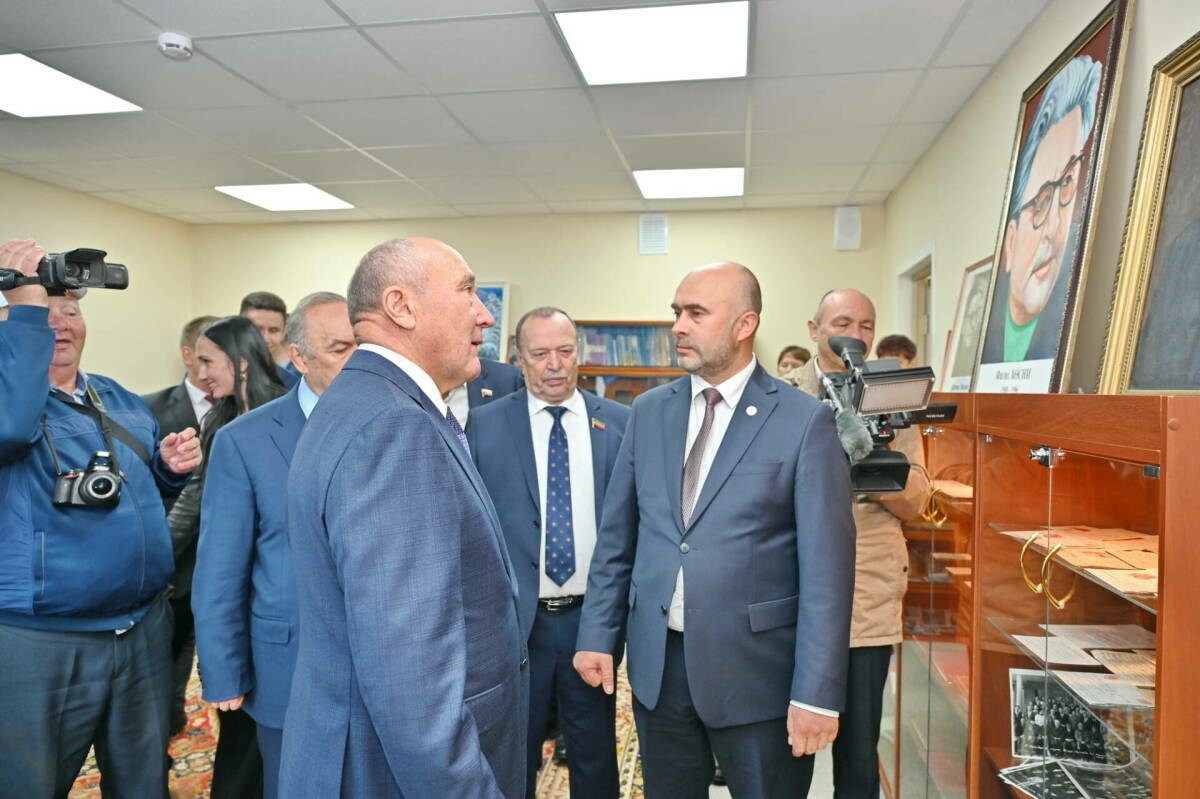Марат Әхмәтов Теләче районында язучы Фатих Хөсни музеенда булды