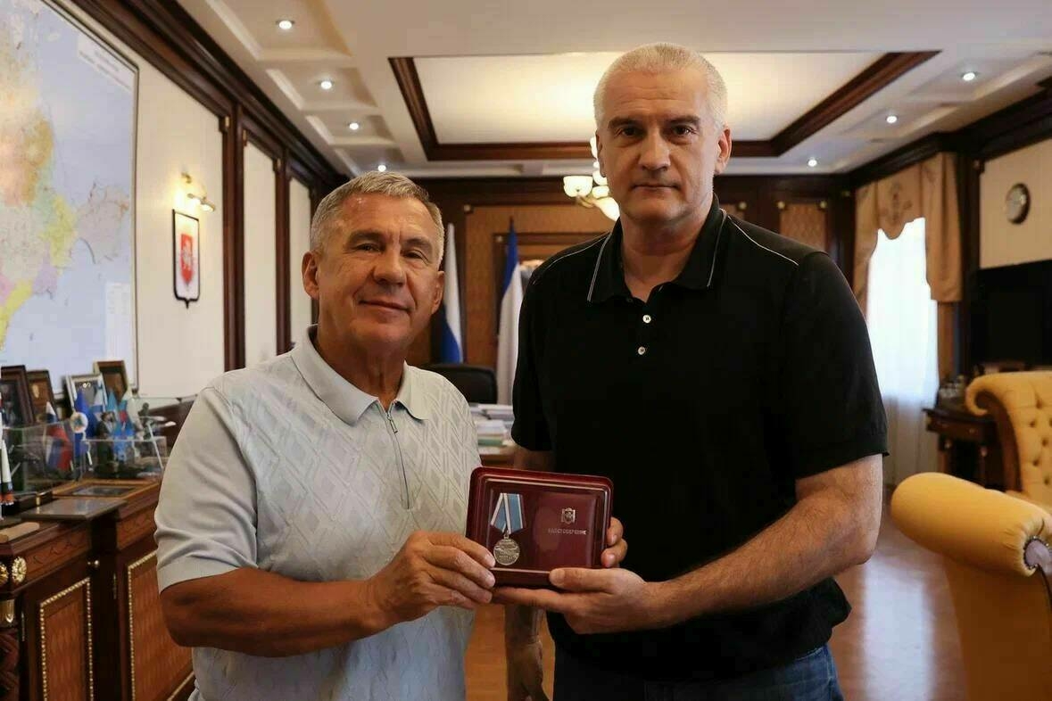 Аксенов Миңнехановка Татарстан Республикасы көненә котлау юллады