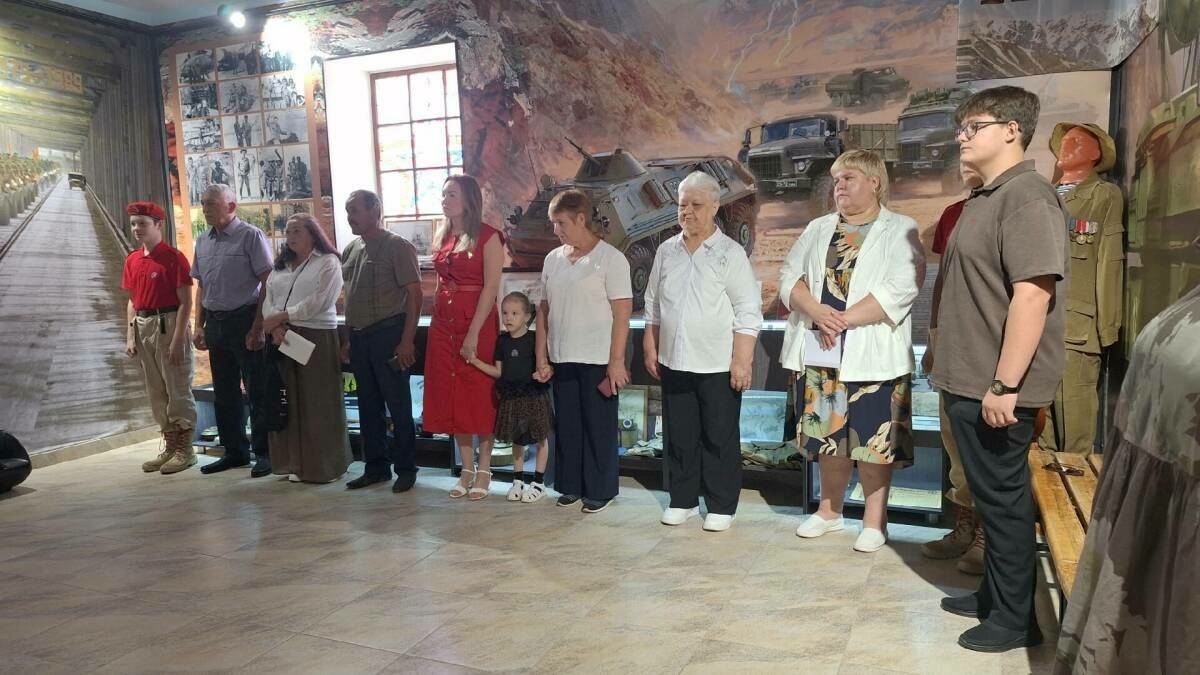 Бөгелмәдә махсус хәрби операциядә катнашучыларның туганнарына дәүләт бүләкләре тапшырылды