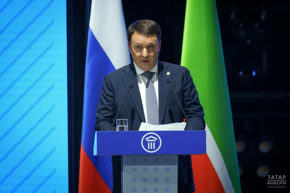 Марат Айзатуллин төзелеш тармагы вәкилләрен һөнәри бәйрәмнәре белән котлады