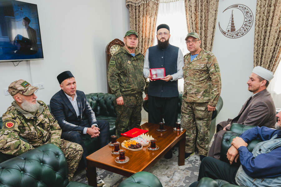 Татарстан мөфтие Һава-десант гаскәрләре медале белән бүләкләнде