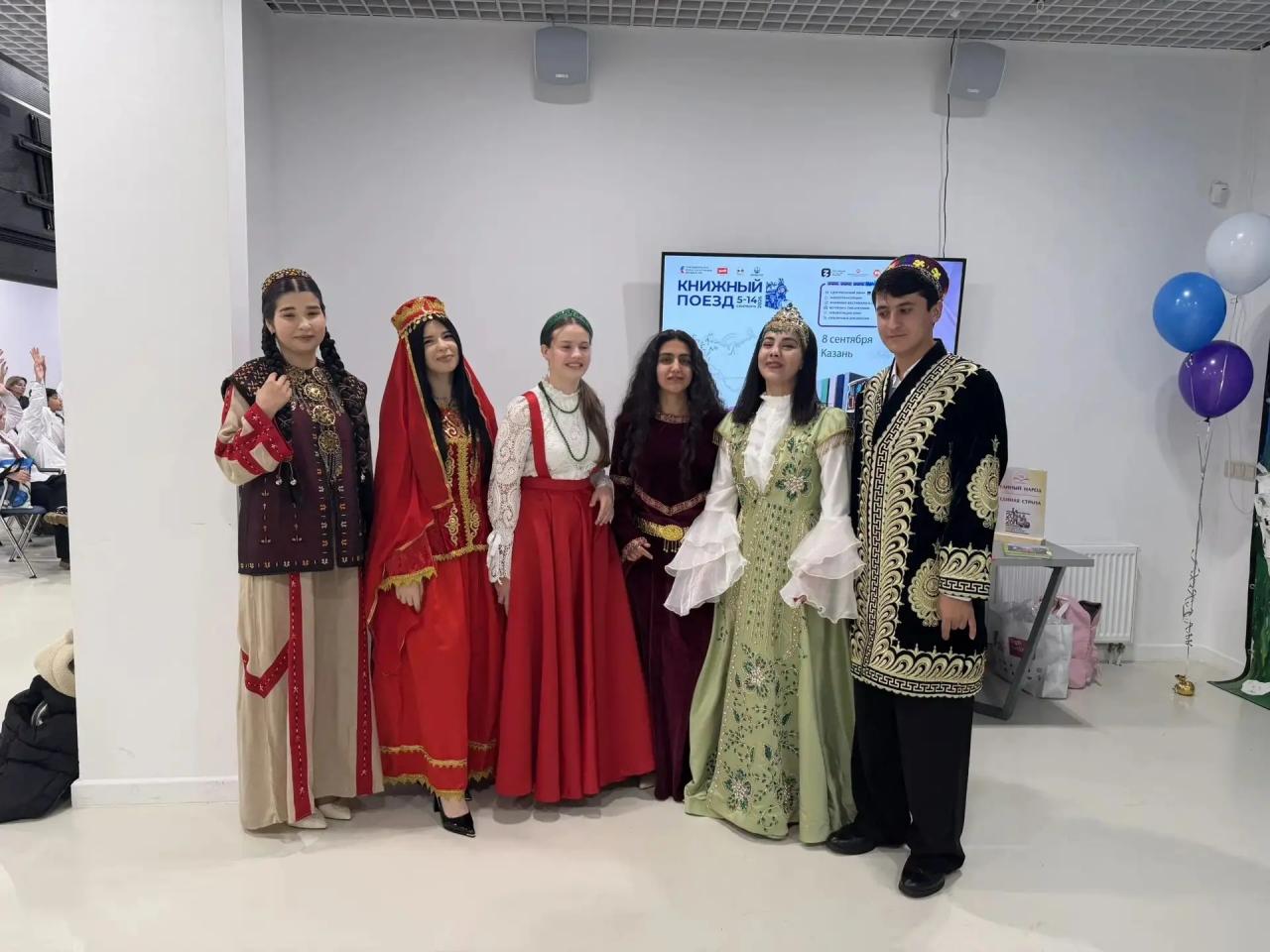 Казан ЦУМында «Россия халыклары телләрендә әкиятләр укыйбыз» дип аталган чара узды