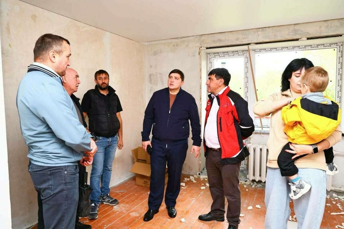 Түбән Кама мэры БПЛА һөҗүменнән соң йортларны торгызу ничек барганын сөйләде